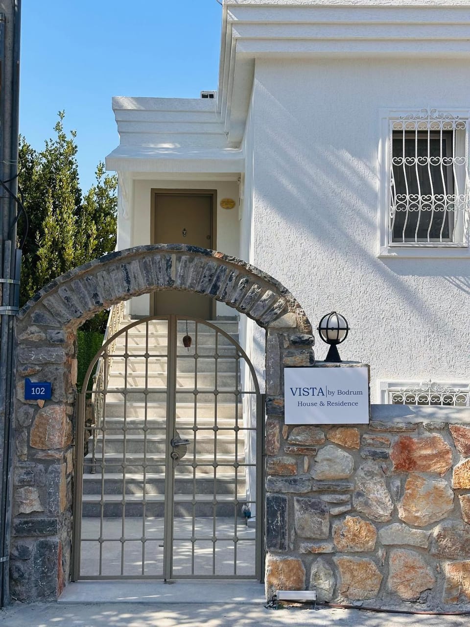 Facade/entrance