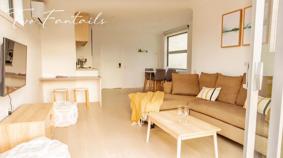 Coffee/tea facilities, Kitchen or kitchenette, Living room, Dining area