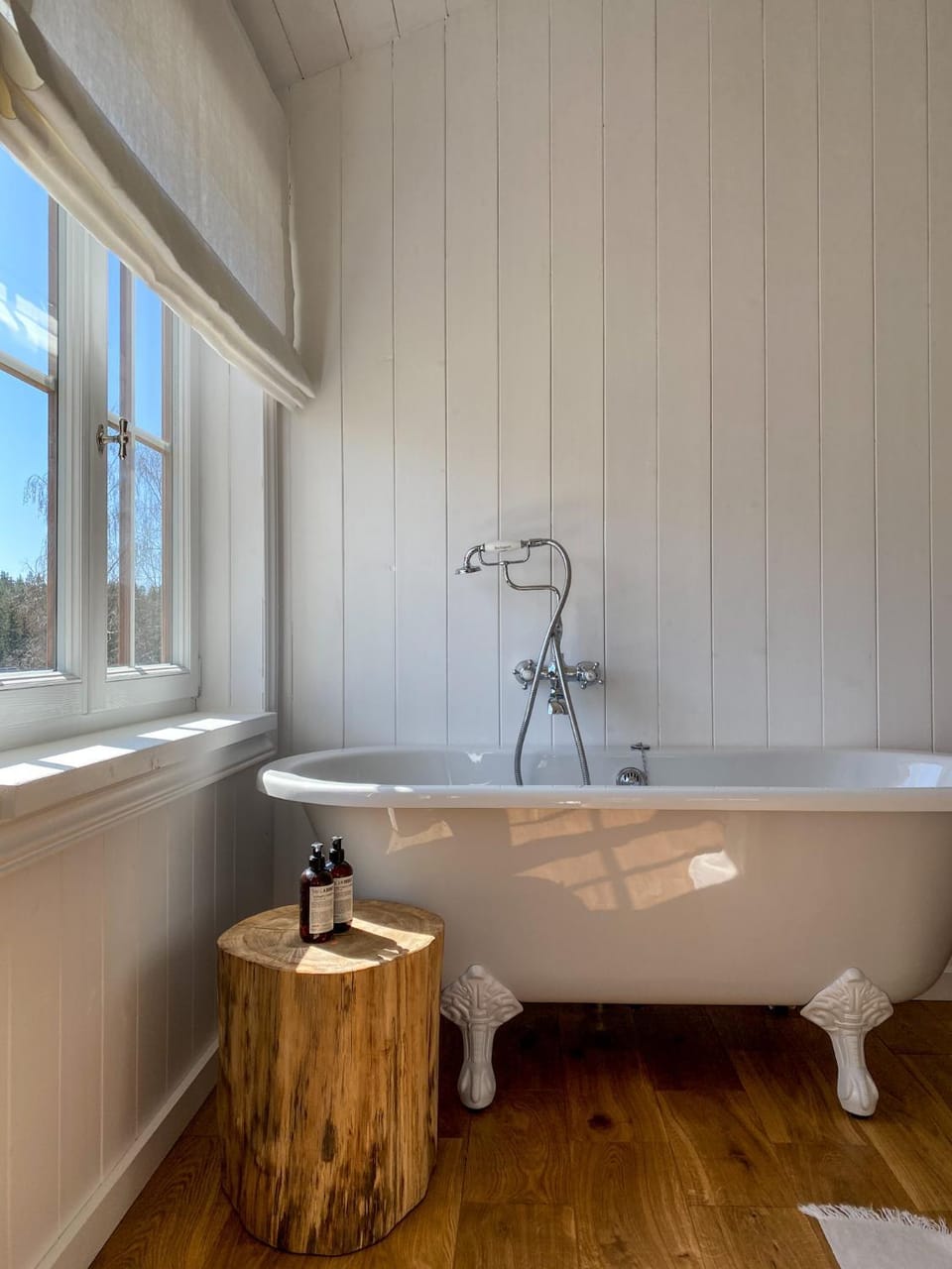 Bathroom, Mountain view, Bath
