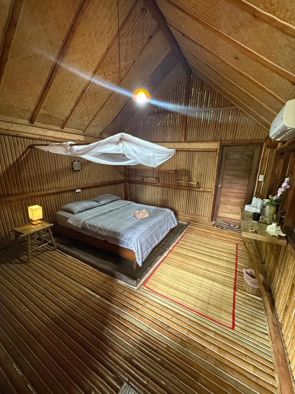 Bed, Photo of the whole room