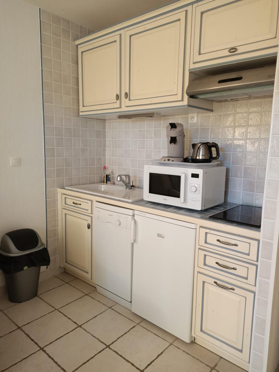Studio avec loggia entre port, plage et piscine Apartment in Le Grau-du-Roi
