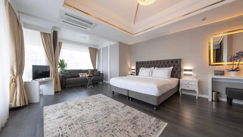 Living room, Photo of the whole room, Seating area, Bedroom