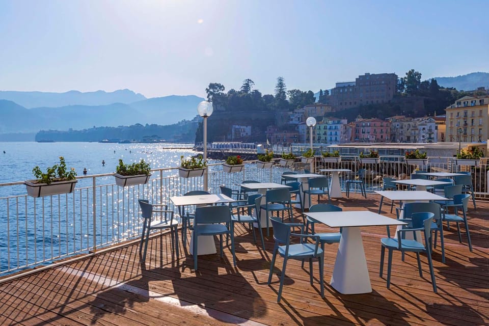 Natural landscape, Balcony/Terrace, Lounge or bar, Banquet/Function facilities, Sea view