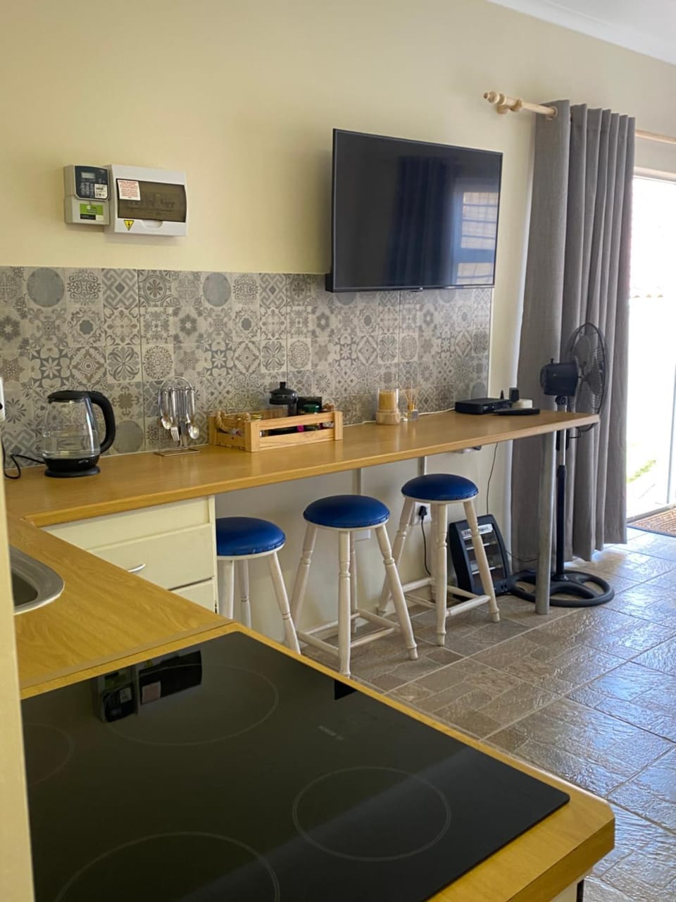 TV and multimedia, Kitchen or kitchenette, stove