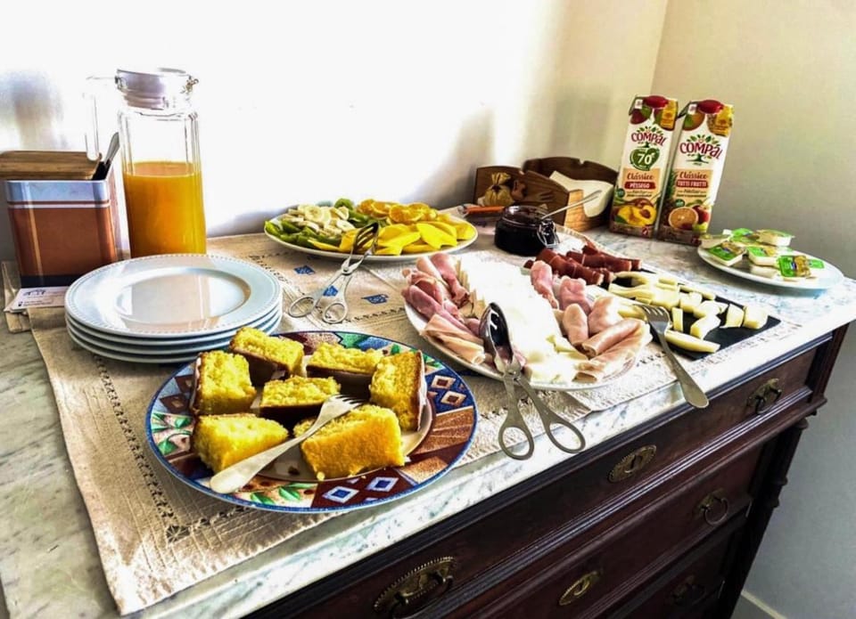 Breakfast, Continental breakfast