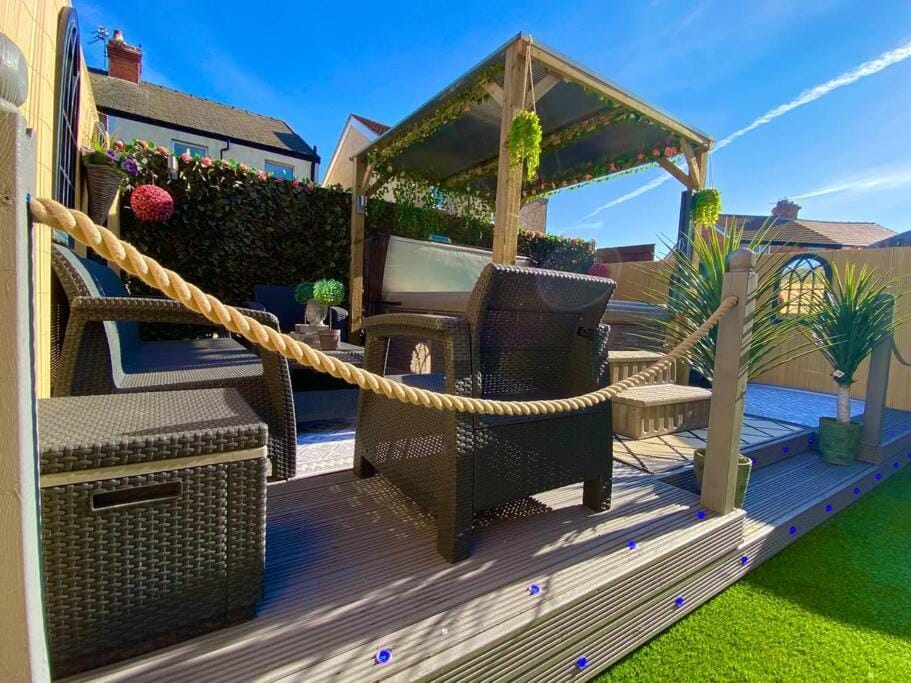 NEW…THE HOTTUB HOUSE BLACKPOOL PLEASURE BEACH House in Blackpool