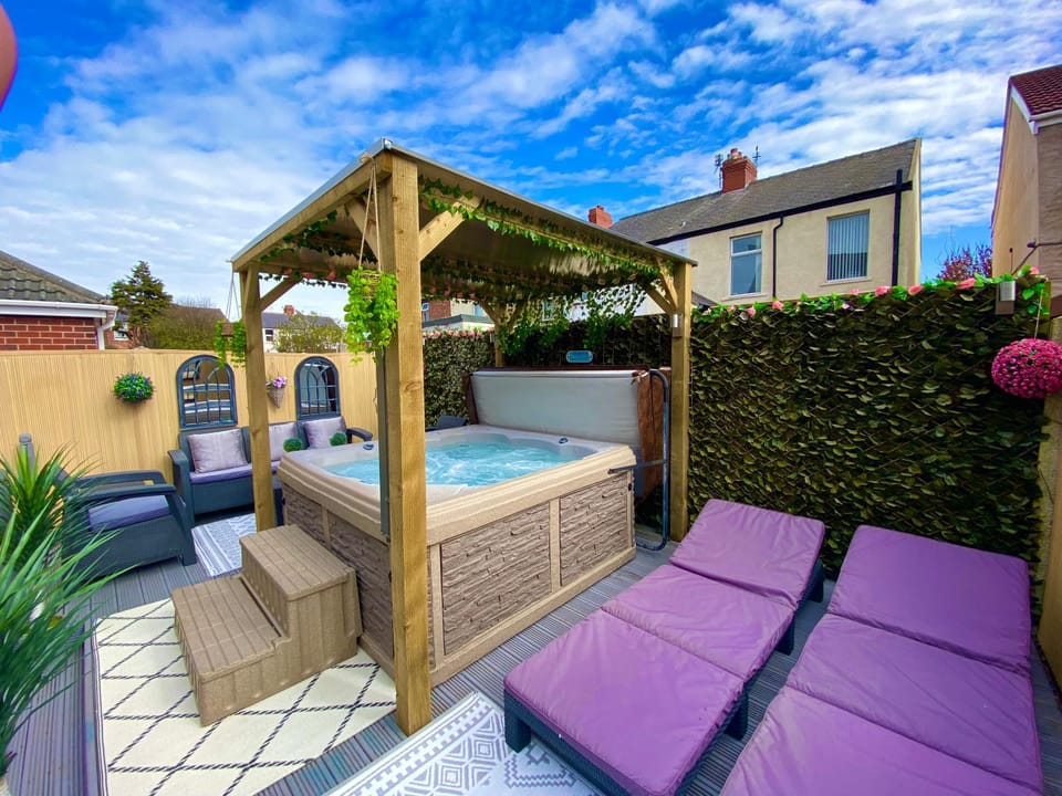 NEW…THE HOTTUB HOUSE BLACKPOOL PLEASURE BEACH House in Blackpool