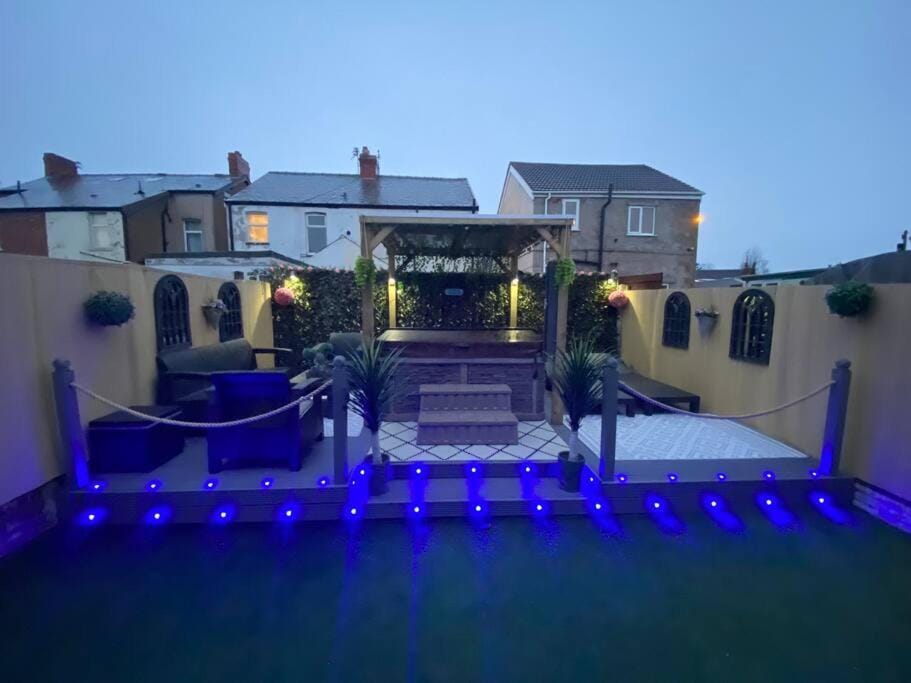 NEW…THE HOTTUB HOUSE BLACKPOOL PLEASURE BEACH House in Blackpool