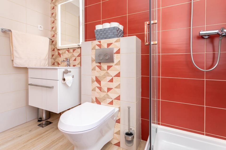 Shower, Toilet, Bathroom