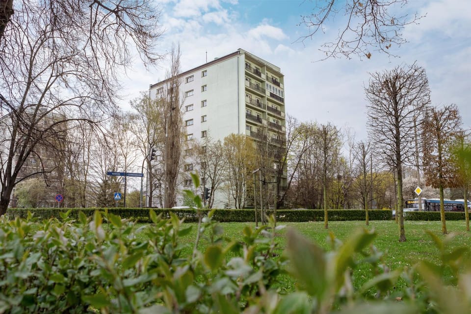 Property building, Neighbourhood