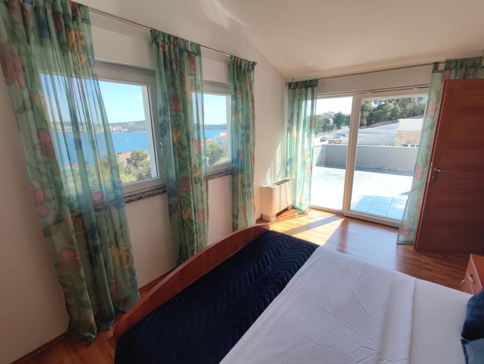 Bed, Bedroom, Sea view
