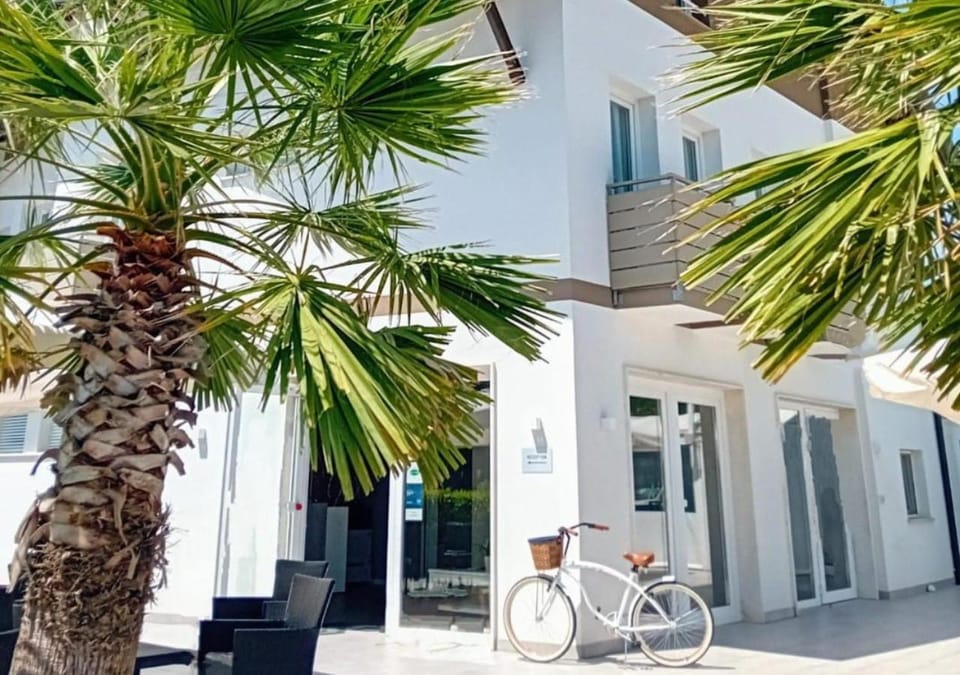 Property building, Facade/entrance, Neighbourhood, View (from property/room), Street view, Quiet street view