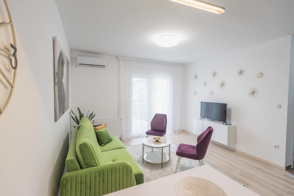 Communal lounge/ TV room, Living room, Seating area
