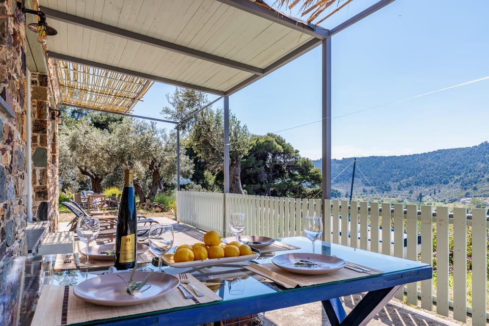Natural landscape, Balcony/Terrace, Dining area