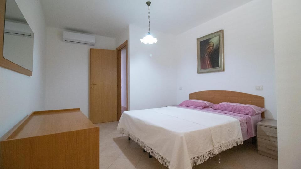 Bedroom, air conditioner