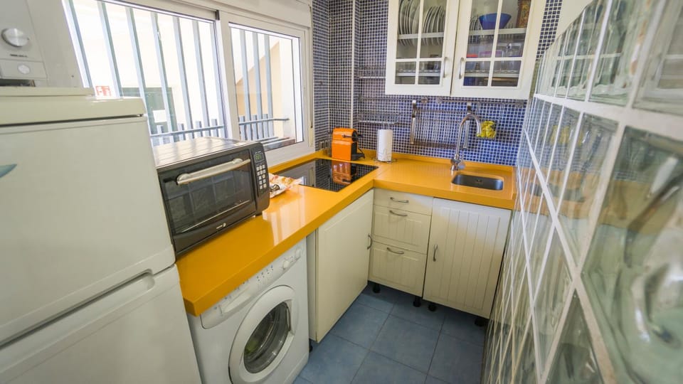 Kitchen or kitchenette, Communal kitchen, microwave, minibar, pet friendly, stove, washing machine