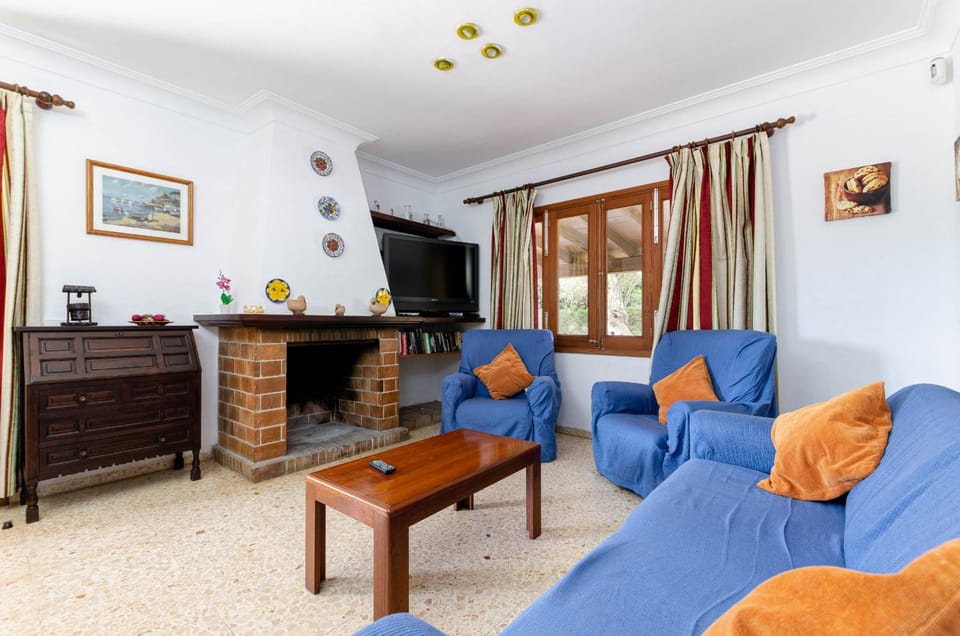 Communal lounge/ TV room, Living room