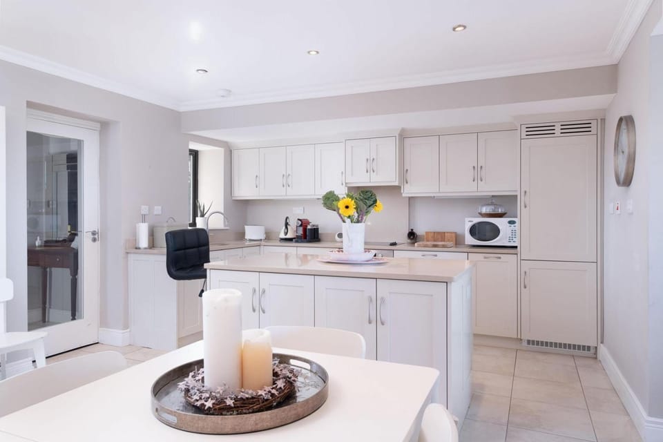Coffee/tea facilities, Kitchen or kitchenette, dishwasher, microwave, pet friendly, toaster