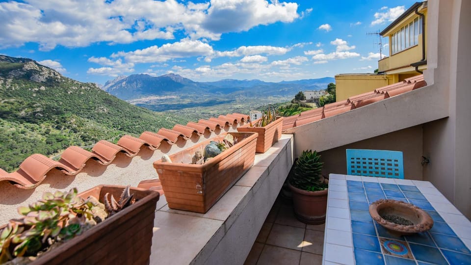 Balcony/Terrace, Mountain view