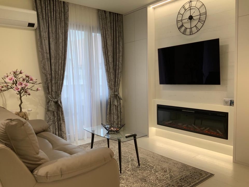 Apartment z kominkiem w sercu Wrocławia Apartment in Wroclaw