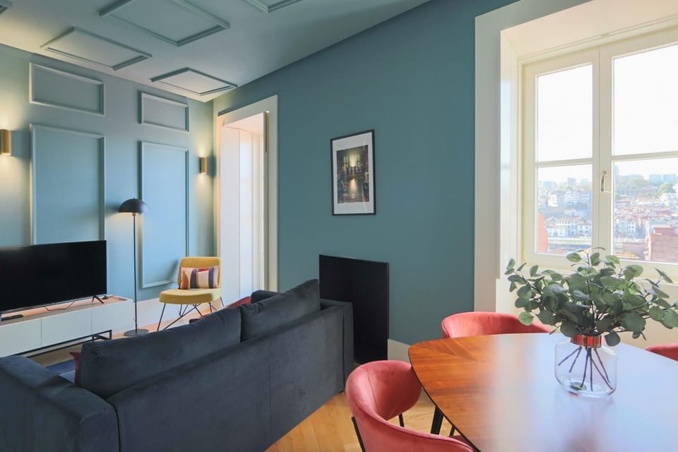 TV and multimedia, Living room, Seating area, Dining area