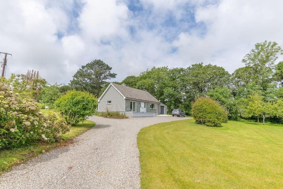 2 BED WATERFRONT PROPERTY - CLOSE TO COURTMACSHERRY House in County Cork