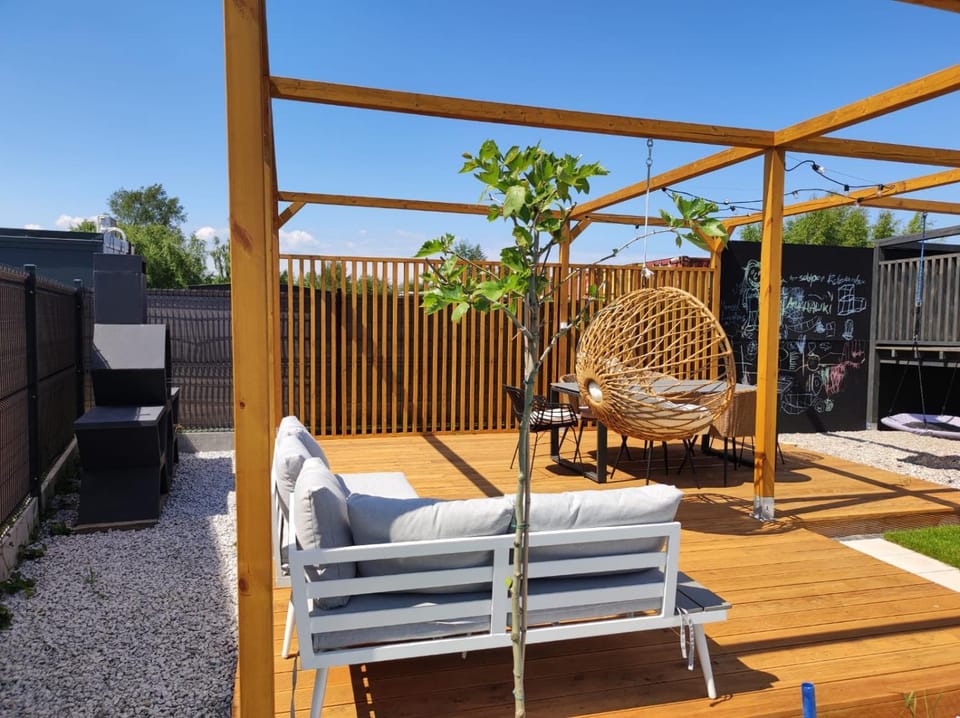 BBQ facilities, Children play ground, Balcony/Terrace, Seating area