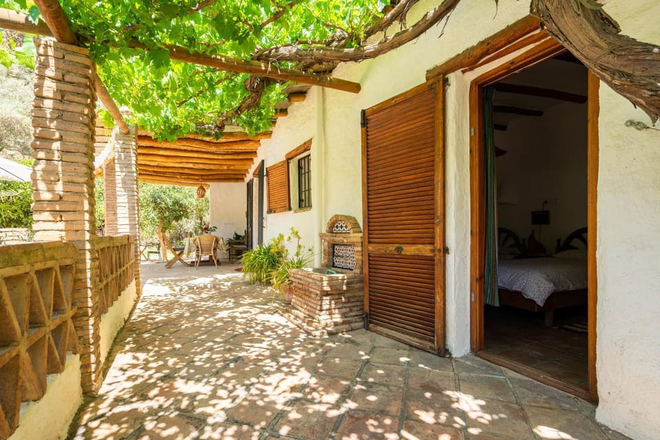 Property building, Patio, Off site, Day, Balcony/Terrace, Balcony/Terrace, Garden view