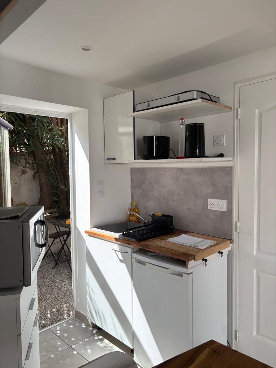 Kitchen or kitchenette, stove
