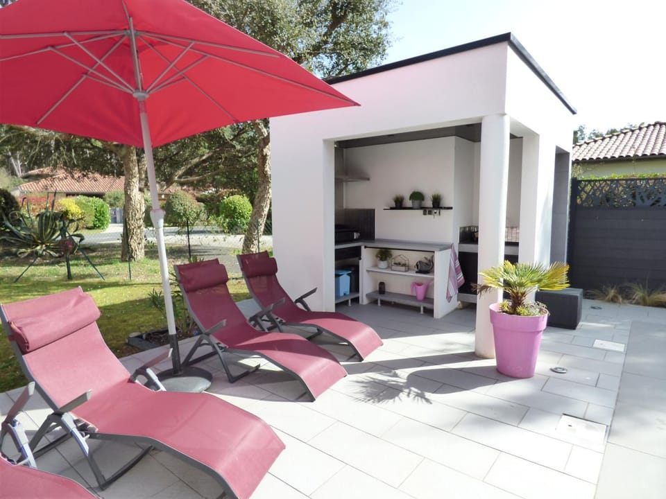 VILLA LUCIA, moderne avec piscine tempérée, ping pong, proche plage à Vieux-Boucau Villa in Vieux-Boucau-les-Bains