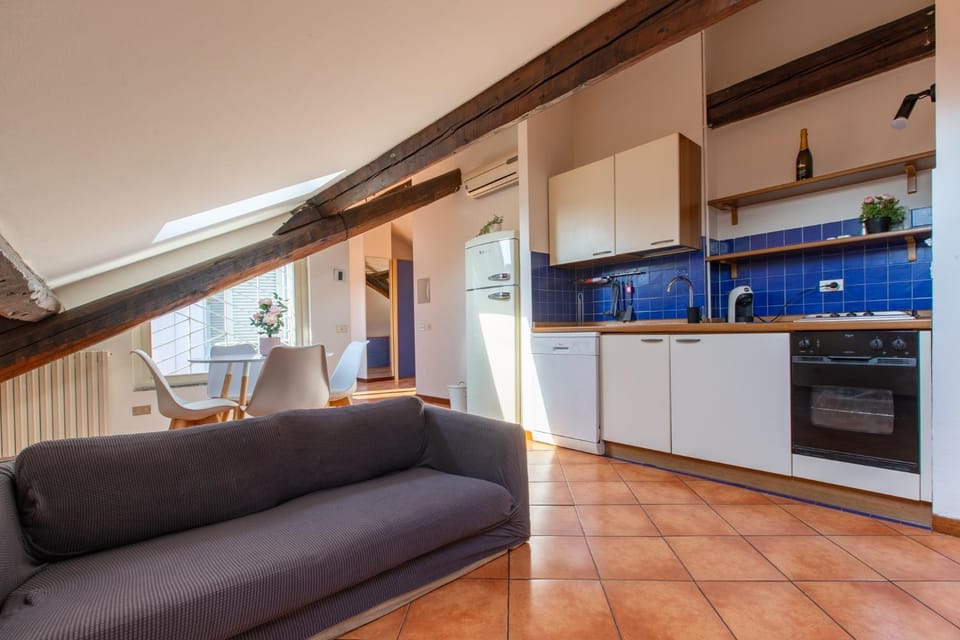Kitchen or kitchenette, Living room, Seating area, Dining area, minibar, stove