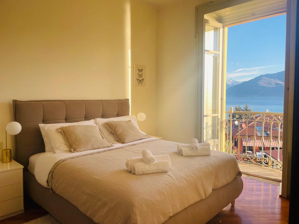 Bed, View (from property/room), Balcony/Terrace, Bedroom, towels
