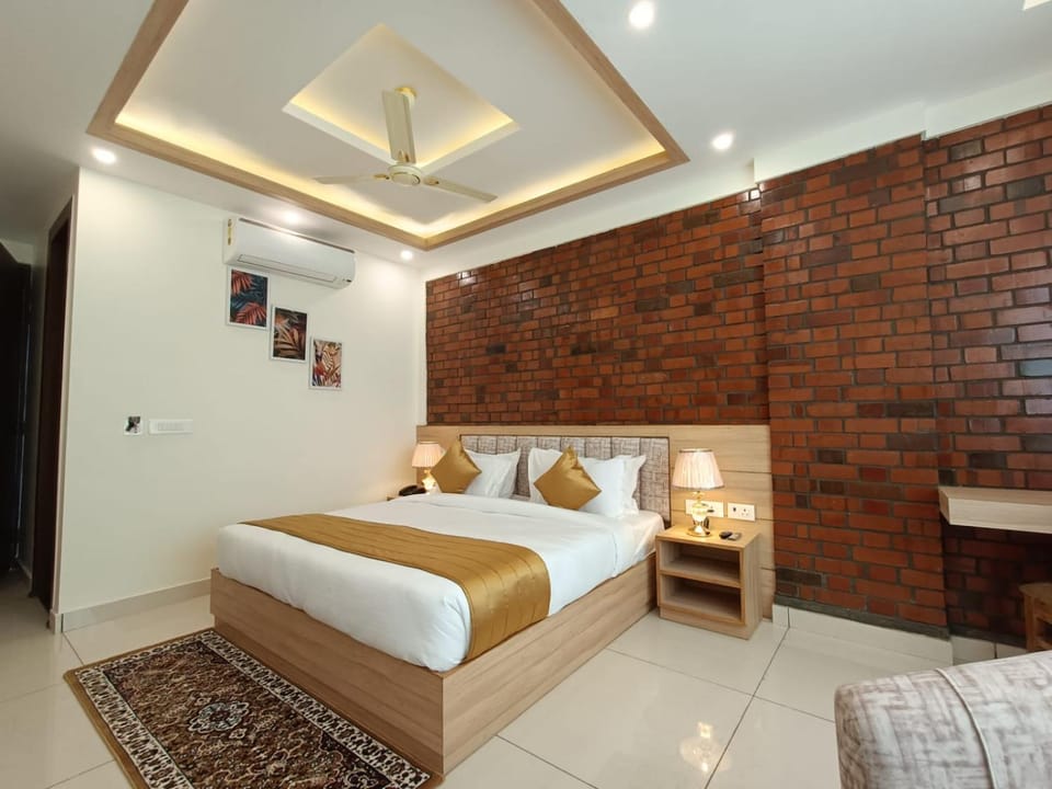Bed, Photo of the whole room, Bedroom, air conditioner