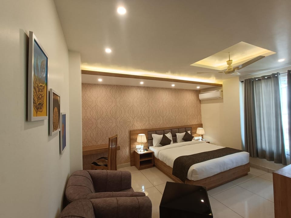 Photo of the whole room, Bedroom