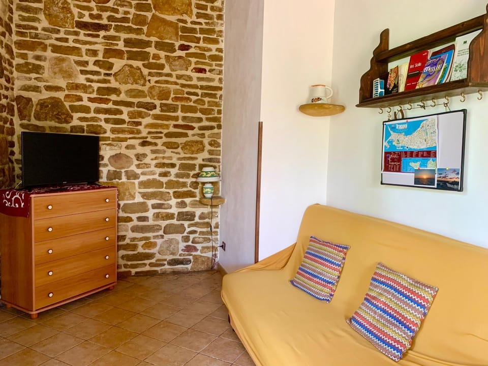 Communal lounge/ TV room, TV and multimedia, Living room
