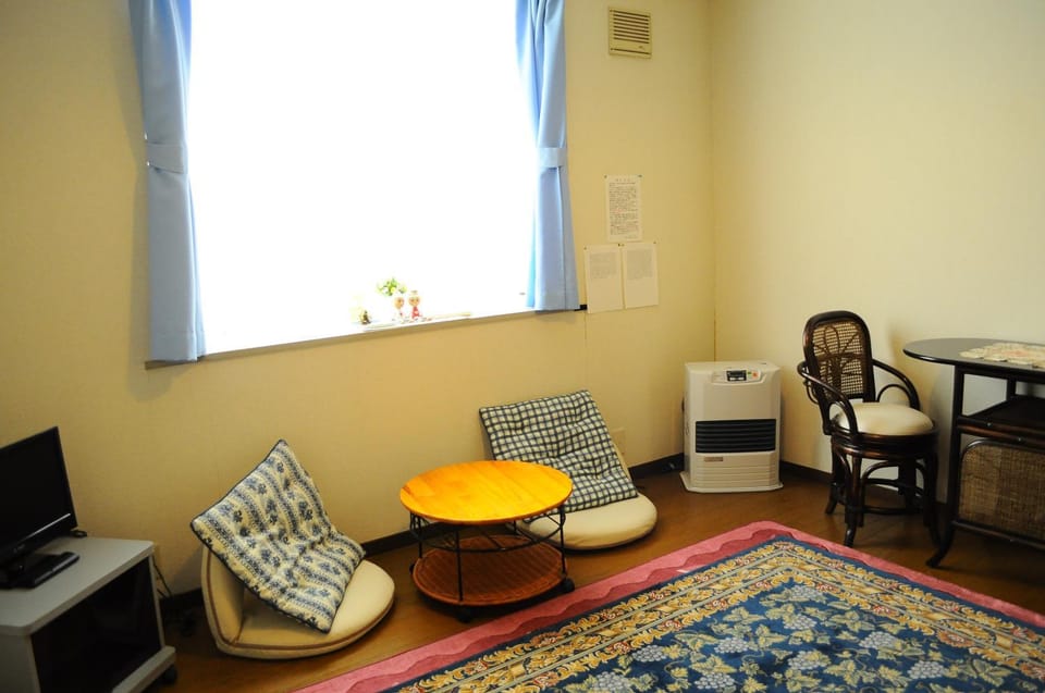Day, Seating area