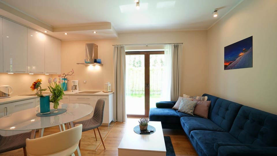 Kitchen or kitchenette, Seating area