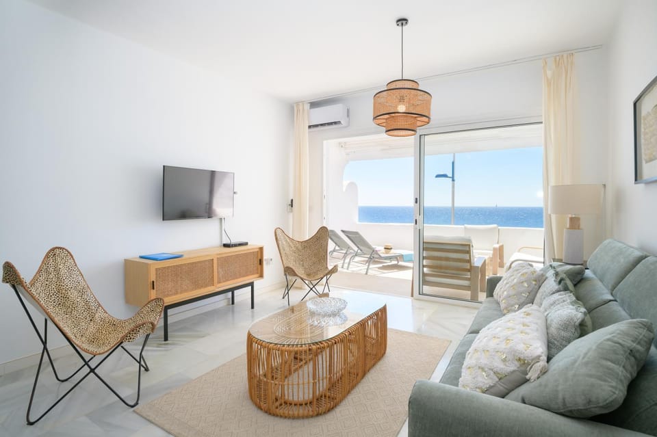 TV and multimedia, Living room, Sea view