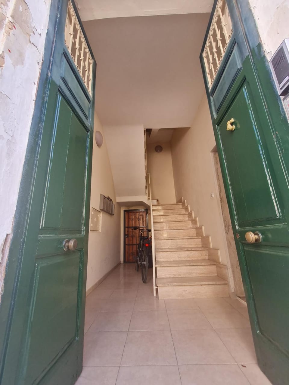 Facade/entrance