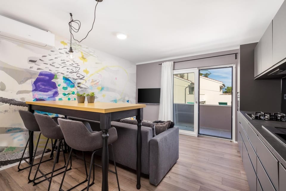 Living room, Seating area, Dining area