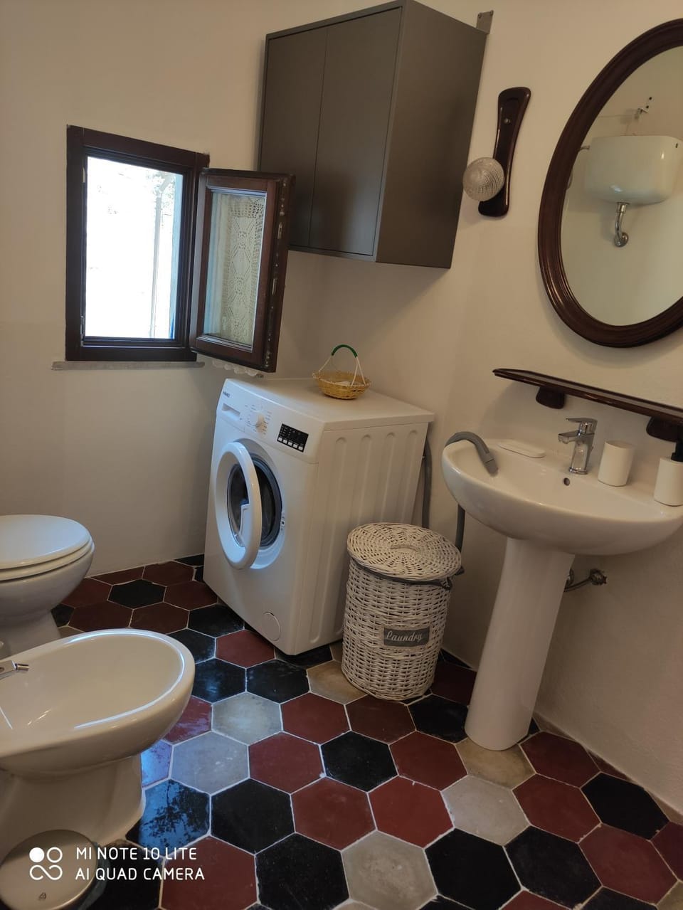 Bathroom, dishwasher