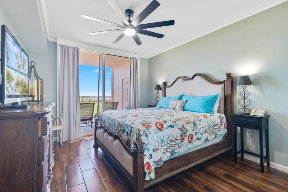 Doral 103-BeachClub 1st Floor-Luxury Resort-Beachfront-Updated-New Furniture Apartment in Alabama