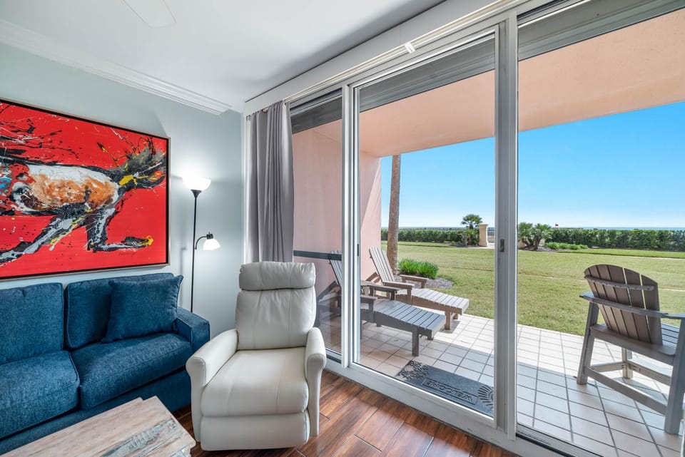 Patio, View (from property/room), Living room, Seating area, Garden view