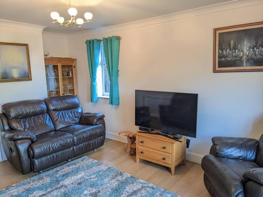 Communal lounge/ TV room, Living room