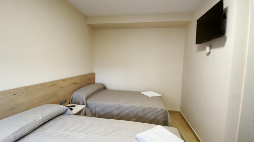 Hostal Restaurante Cuatro Caminos Bed and Breakfast in Castile and León