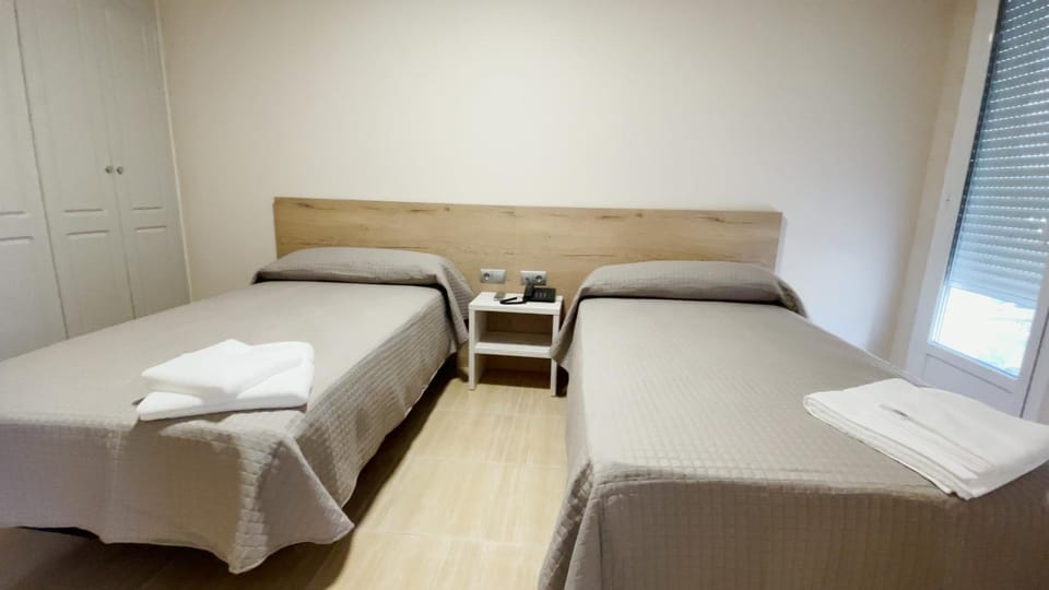 Hostal Restaurante Cuatro Caminos Bed and Breakfast in Castile and León