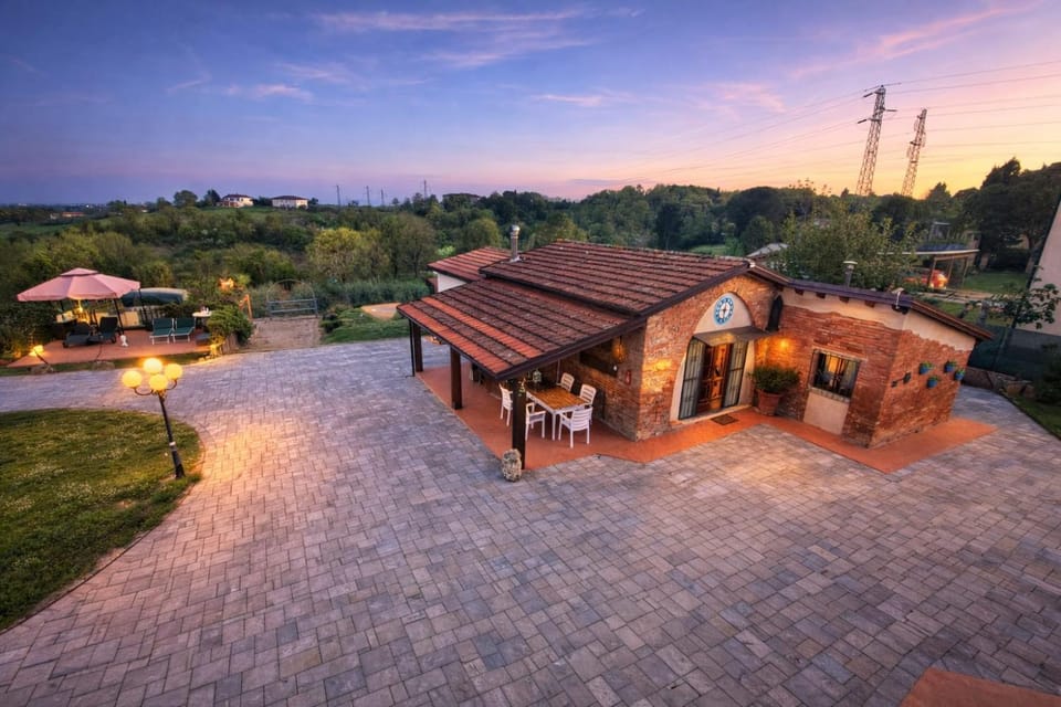 Il Casale di Lucullo-Holiday Home with Pool and Spa- House in Tuscany