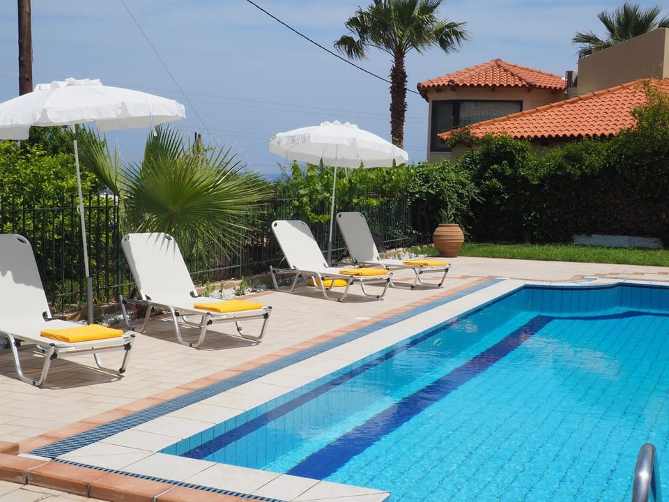 Swimming pool, sunbed, sunbed