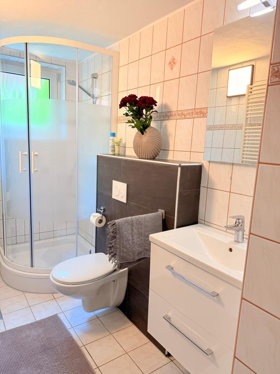 Shower, Toilet, Bathroom, towels