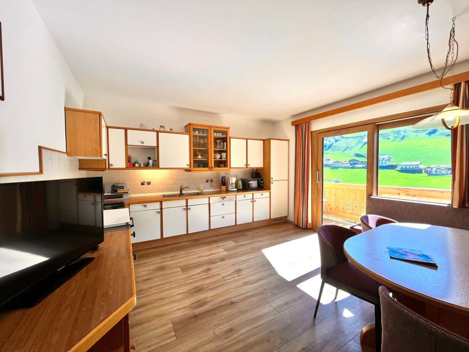 View (from property/room), Balcony/Terrace, kitchen